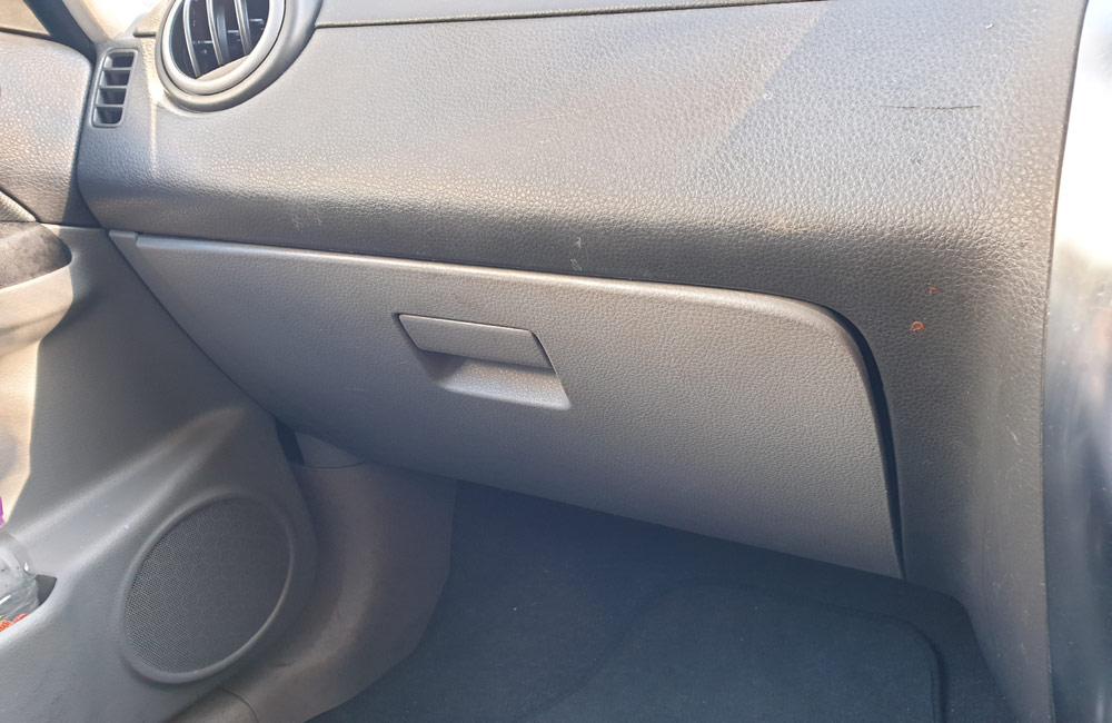 Suzuki SX4 GLX Glove box
